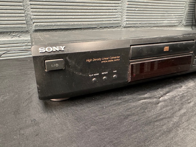 Sony CDP XE220 (737)