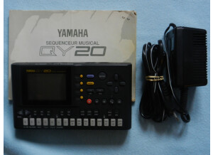 Yamaha QY20 (74006)