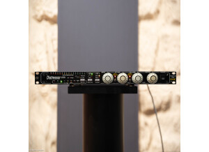 DISTRESSOR EL-8X Slatna