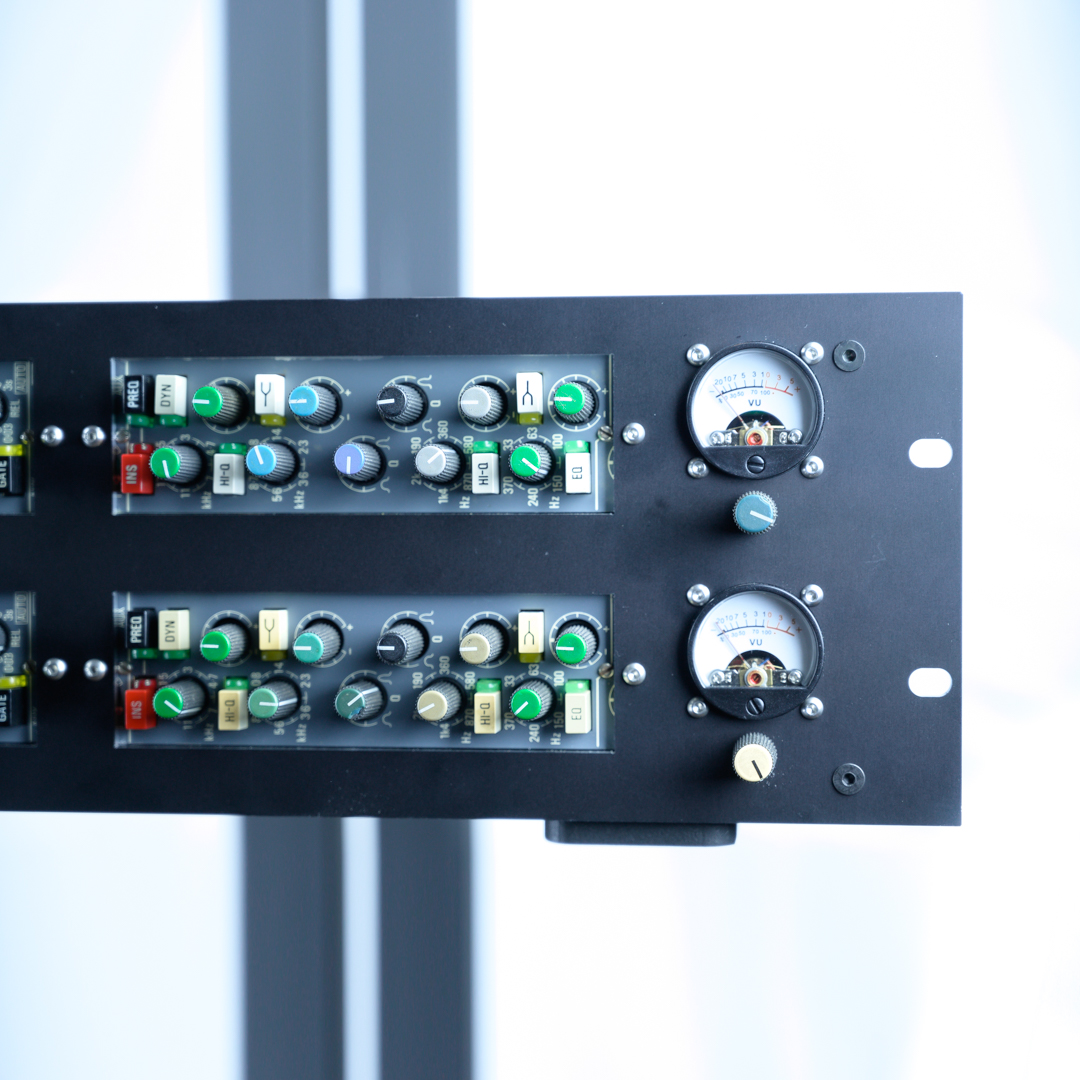 Neve VR rack st Right