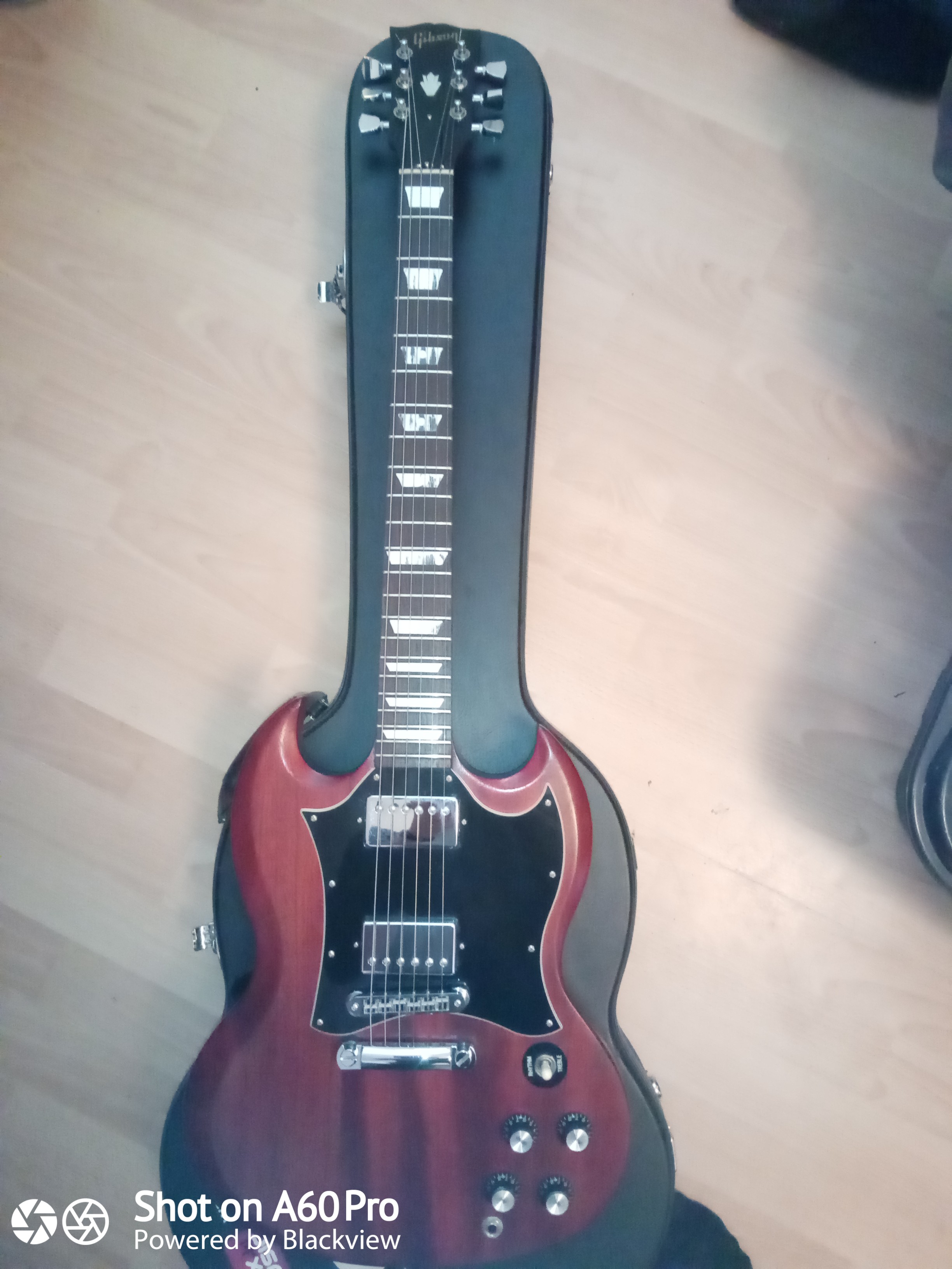 vend gibson sg faded worn cherry de 2009