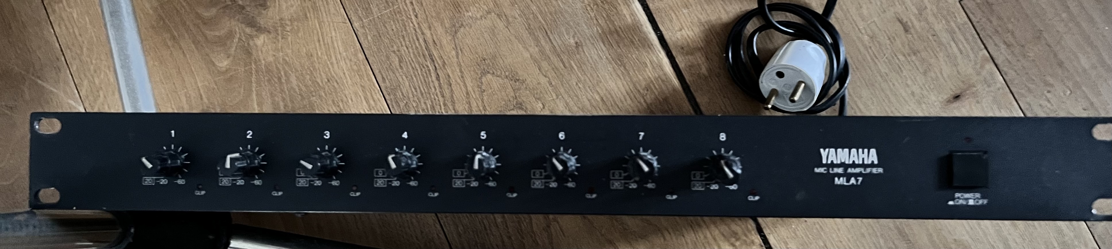 Préampli microphones 8 canaux Yamaha MLA7