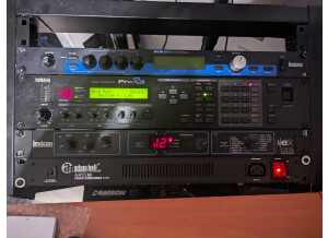 Yamaha PRO R3 (8910)