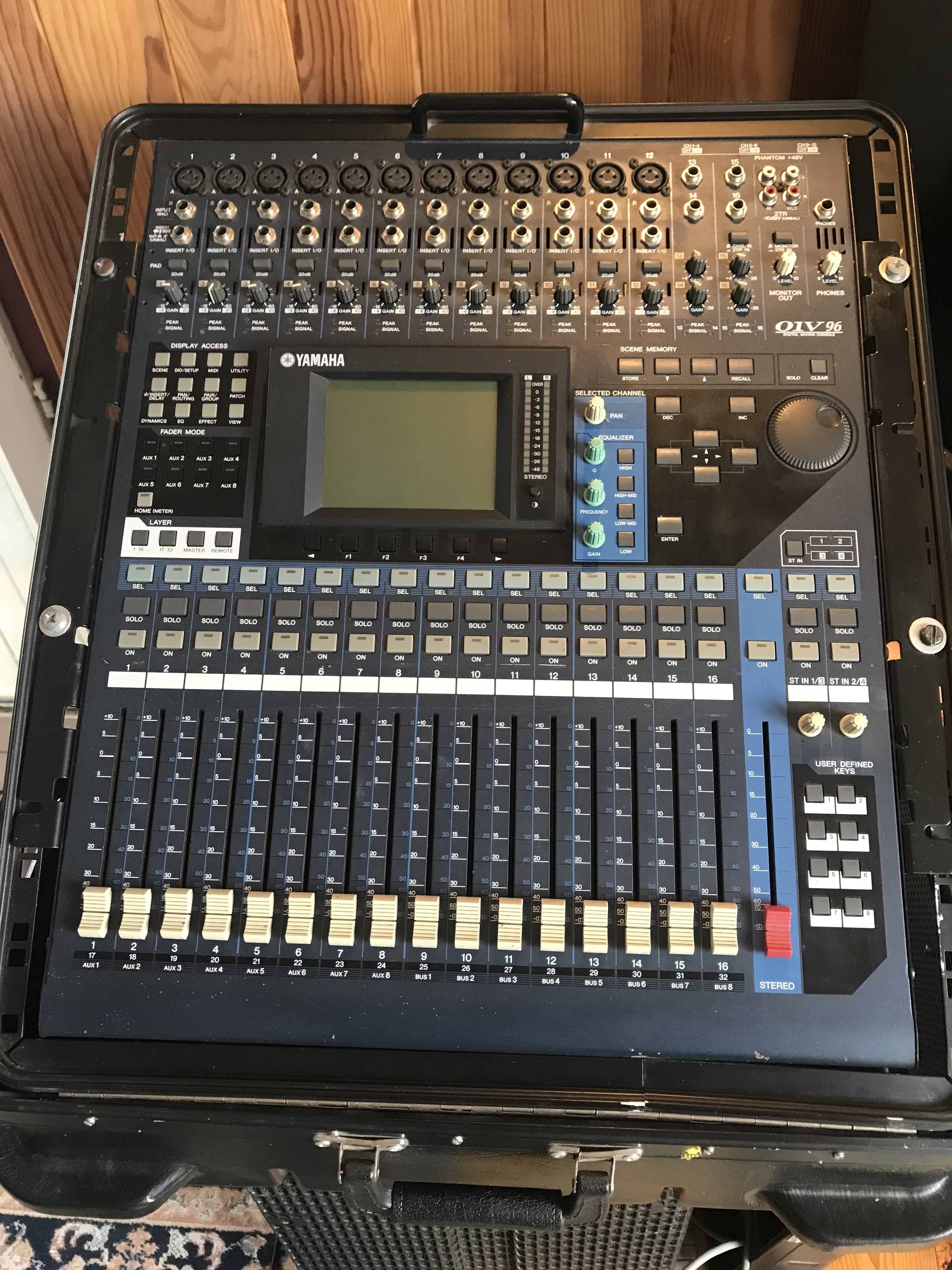 01V96 V2 + MY ADAT 8 + Flightcase