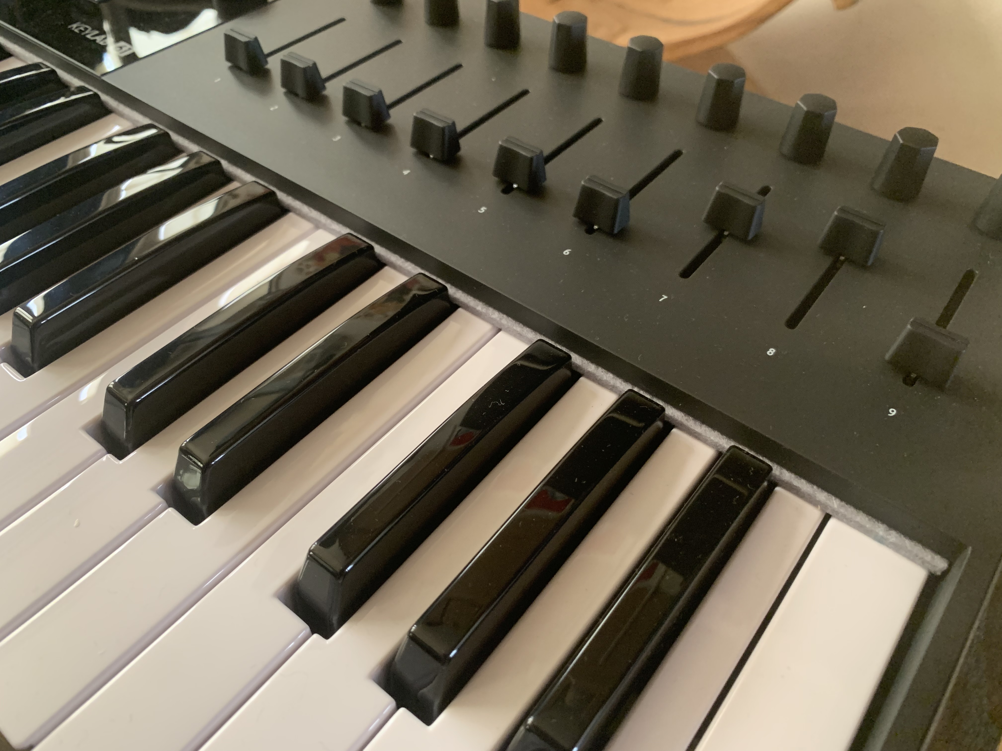 Arturia KeyLab 61 MK3 : faders2