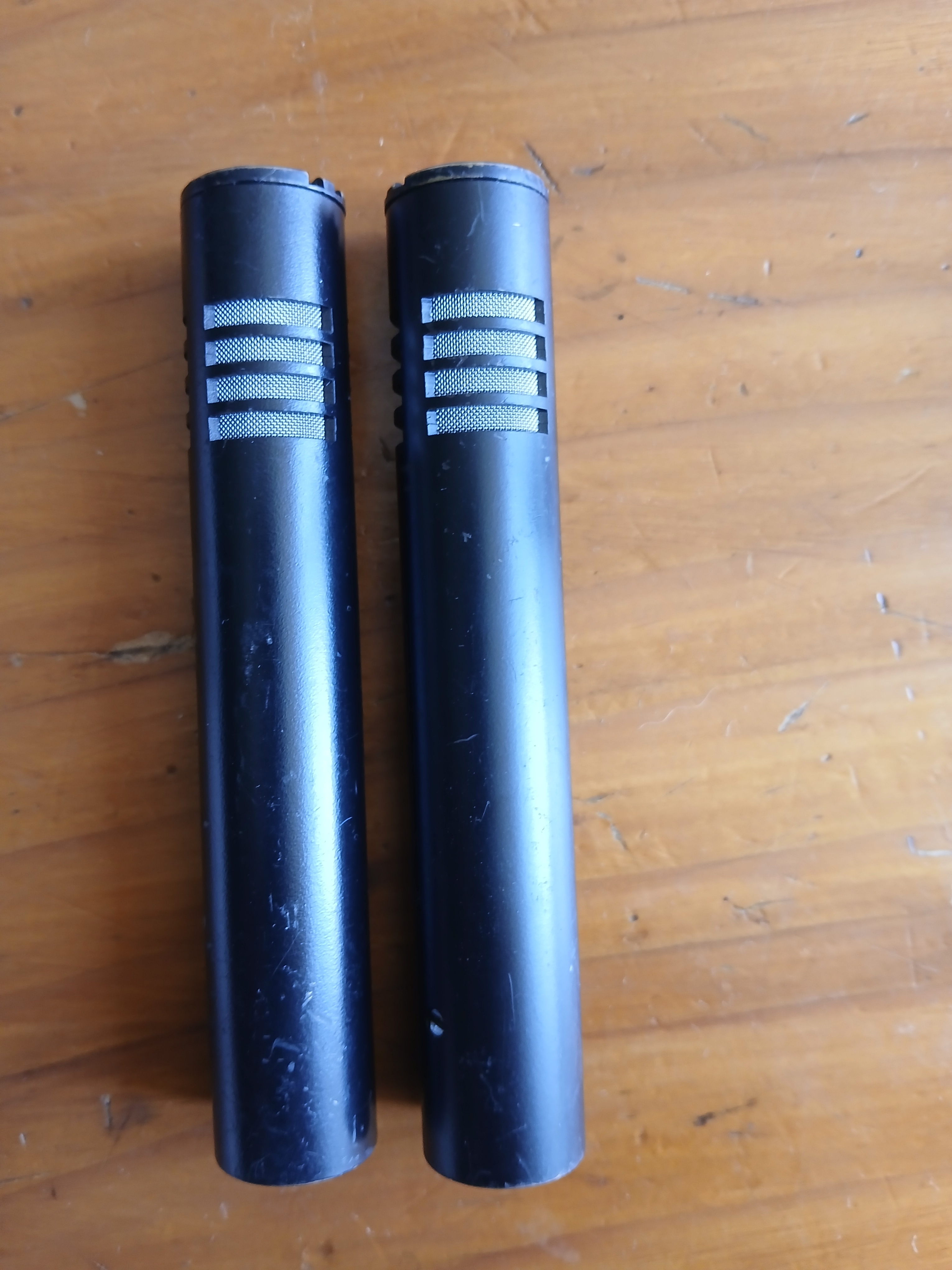 Vends 2 micros AV-JEFE Electrostatiques noires