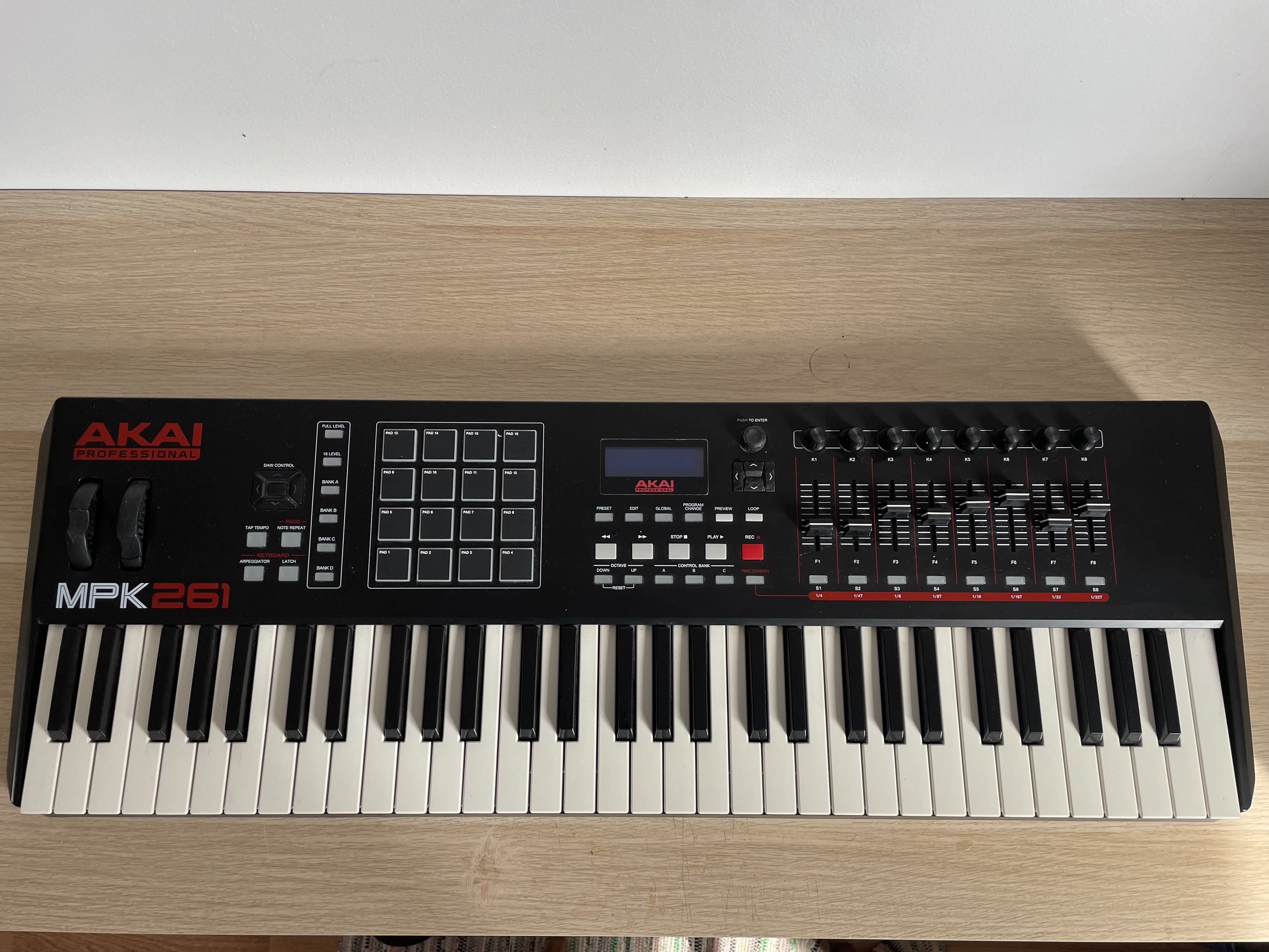 Vends Akai MPK261 Clavier maitre 