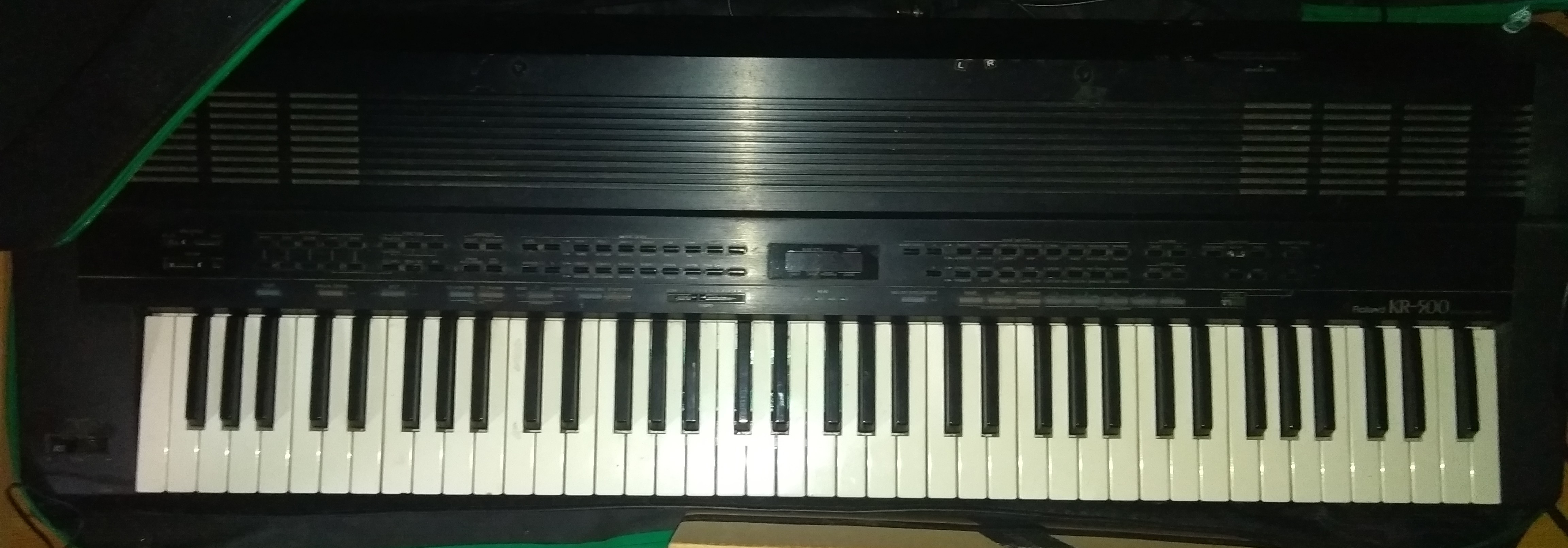 Vends clavier arrangeur Roland KR500 (des zones ne fonctionnent plus)