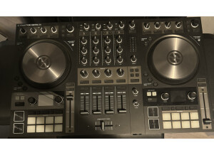 Native Instruments Traktor Kontrol S4 mk3 (80761)