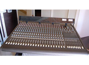 Mackie 8 Bus Series 24/8/2 (90950)