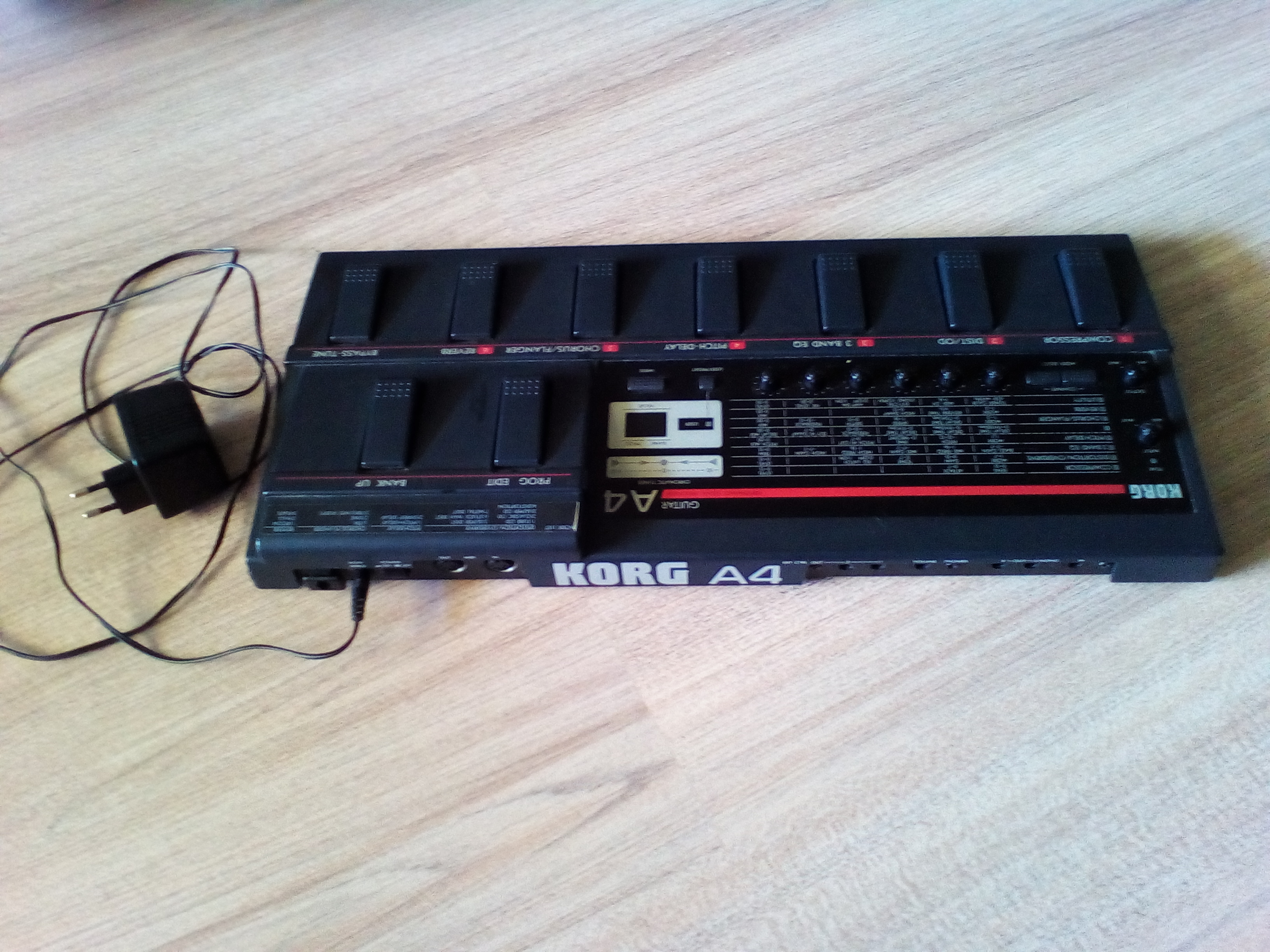 Korg A4 Effets guitare Processeur avec construit en Tuner