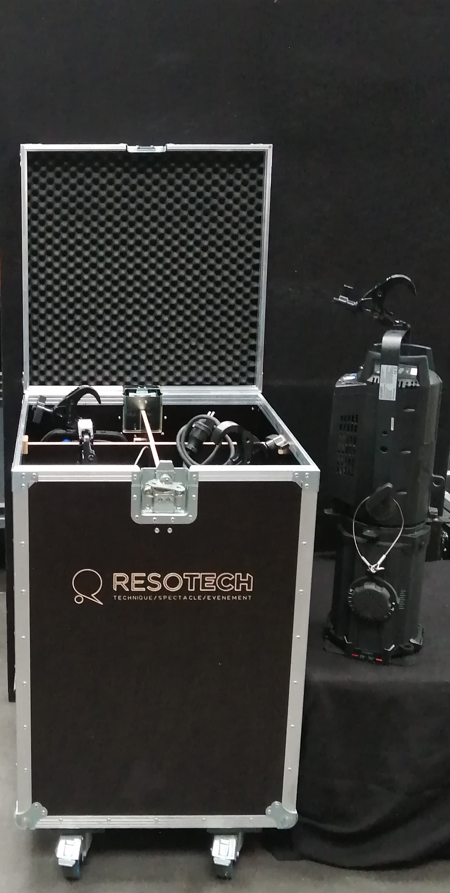 Vends 4 Découpe LED PROLIGHTS EclProfile HD2 230W blanc 5700K - Optique 25-50° en flight case