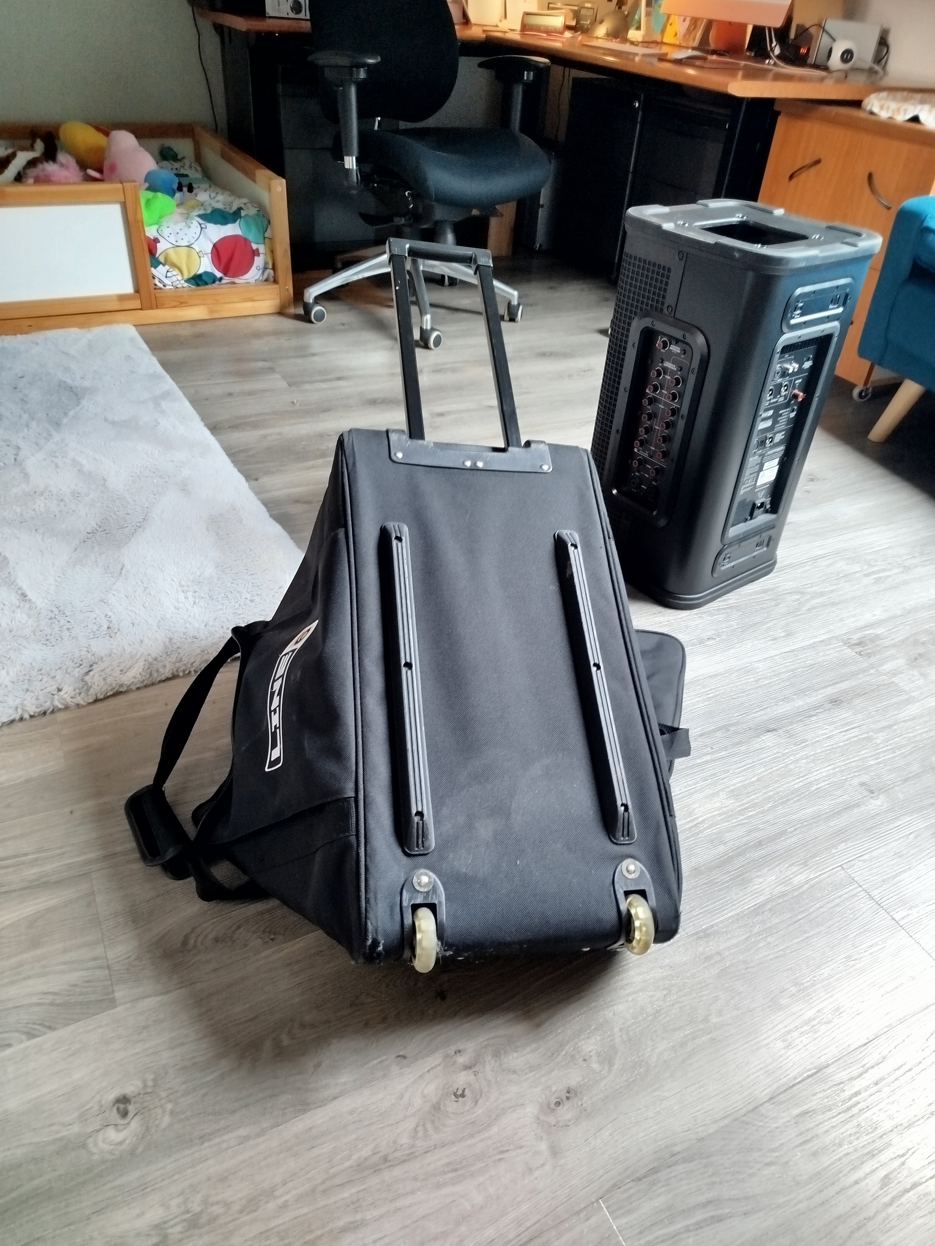 Vends deux Line6 L2T avec 2 sacs de transports et 2 trépieds