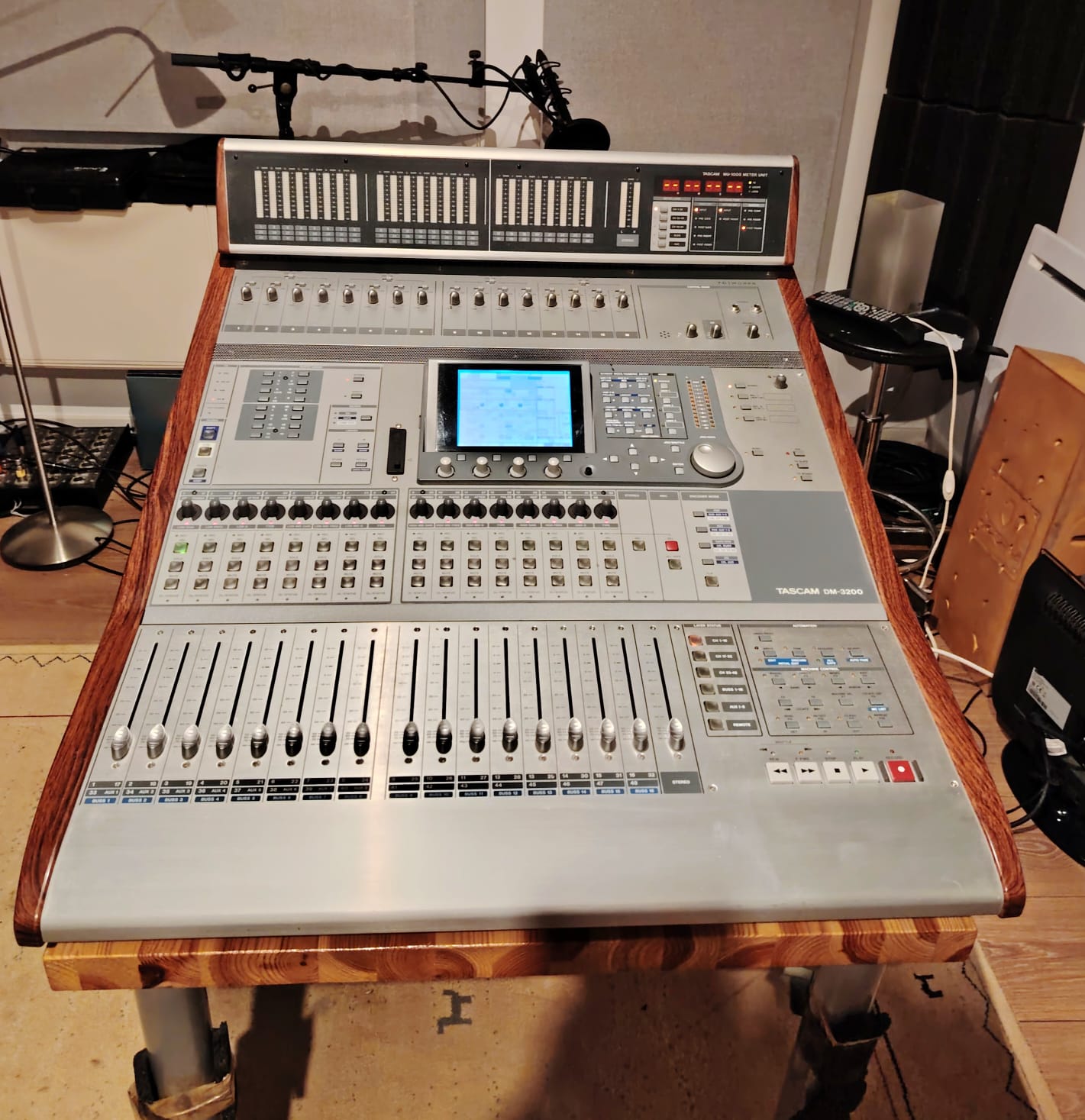 Vends Table de mixage Tascam 3200 + bandeau de Vu mètre MU100 + carte IF AE/DM (8 in out AES)