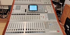 Vends Table de mixage Tascam 3200 + bandeau de Vu mètre MU100 + carte IF AE/DM (8 in out AES)
