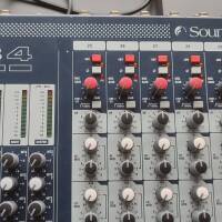 Réservée Laurent ** Table de mixage analogique 32 piste SOUNDCRAFT GB4-32 + Flight à roulettes