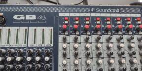 Table de mixage analogique 32 piste SOUNDCRAFT GB4-32 + Flight à roulettes