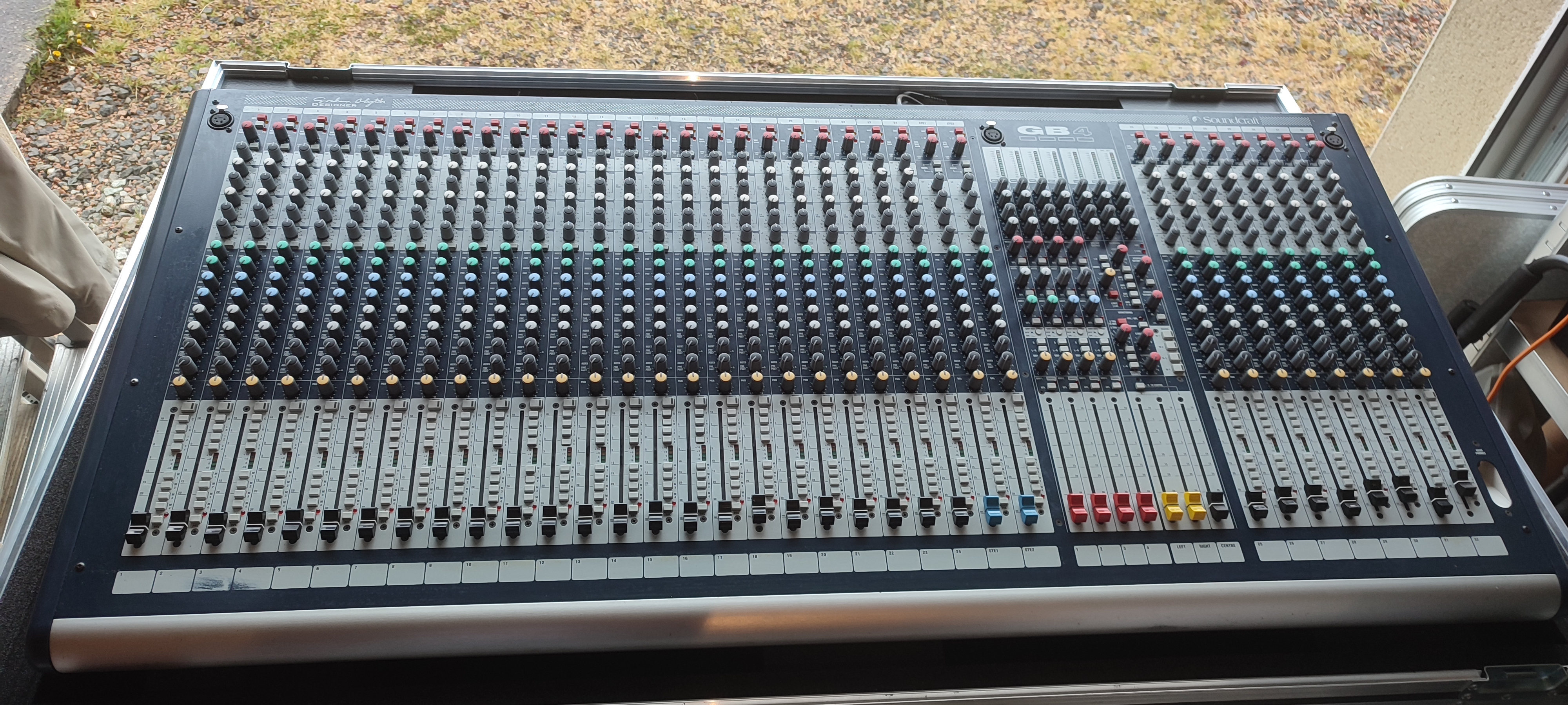 Soundcraft GB4 32 (10500)