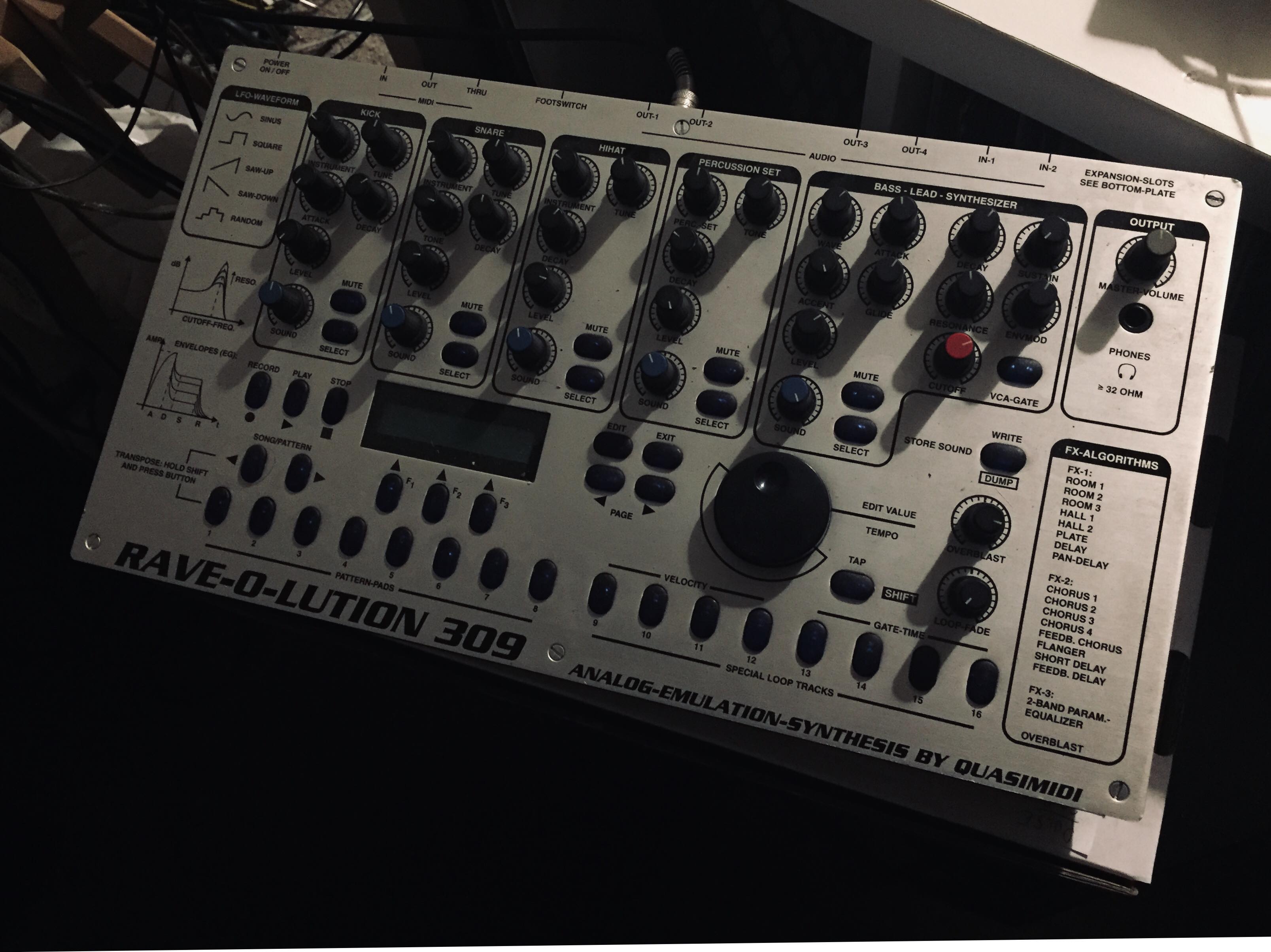 Vends MC 309 RAVOLUTION Quasimidi
