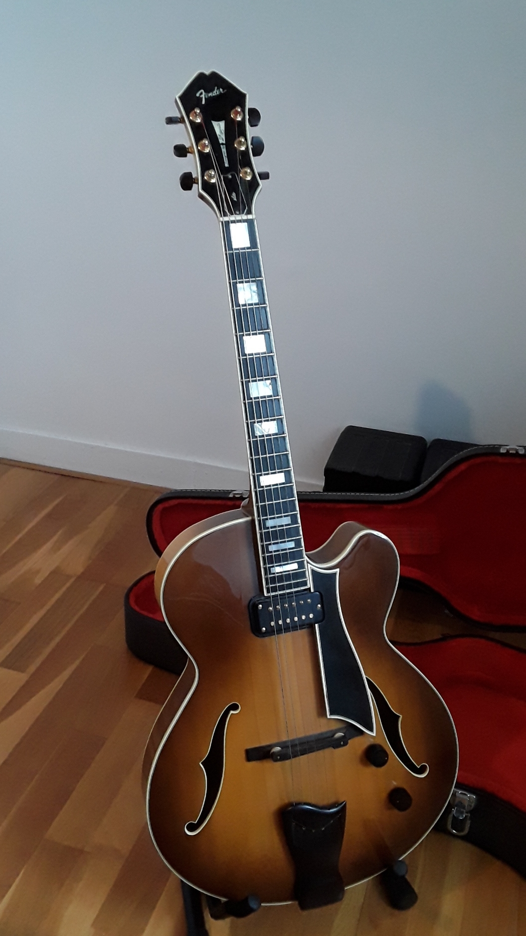 FENDER D'Aquisto Elite 1984