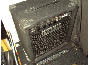 Fender Rumble 15 Combo (1124)
