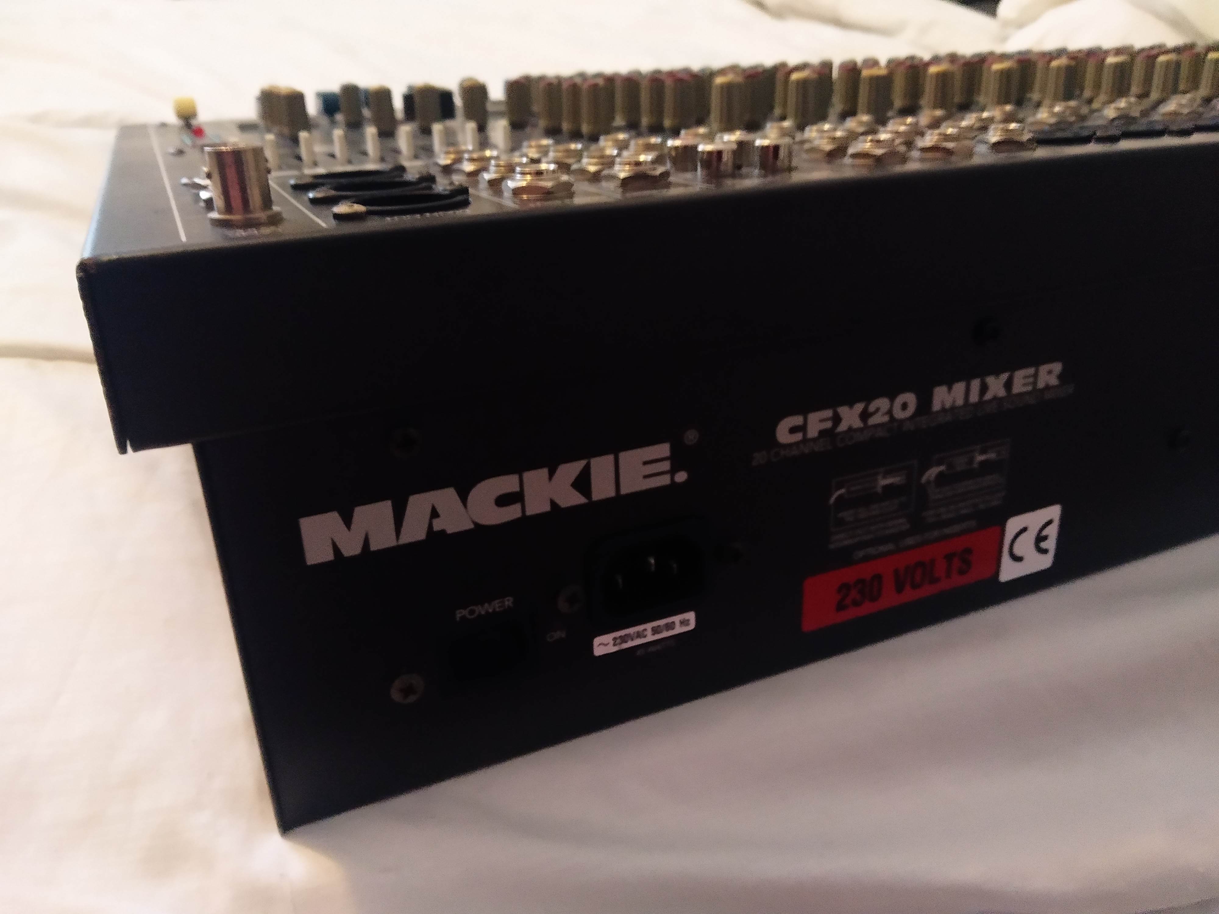 Mackie CFX20 (61803)