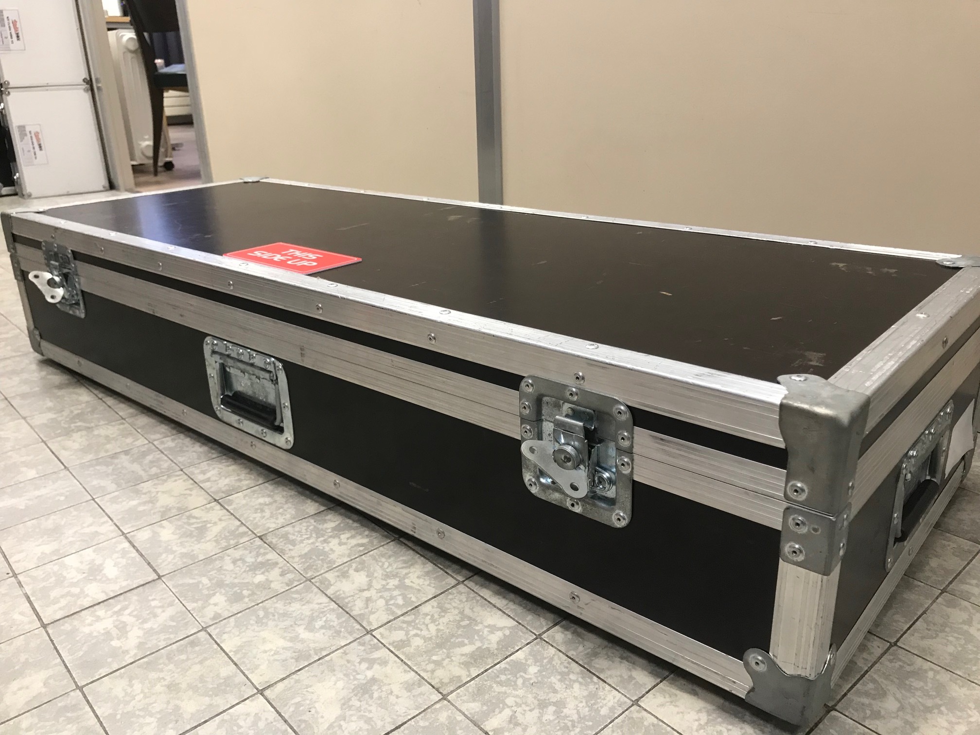 FLIGHTCASE ETUI CLAVIER SYNTHE 76 TOUCHES