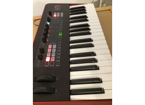 IK Multimedia Uno Synth Pro (24369)
