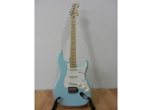Squier Deluxe Stratocaster - Daphne Blue Maple
