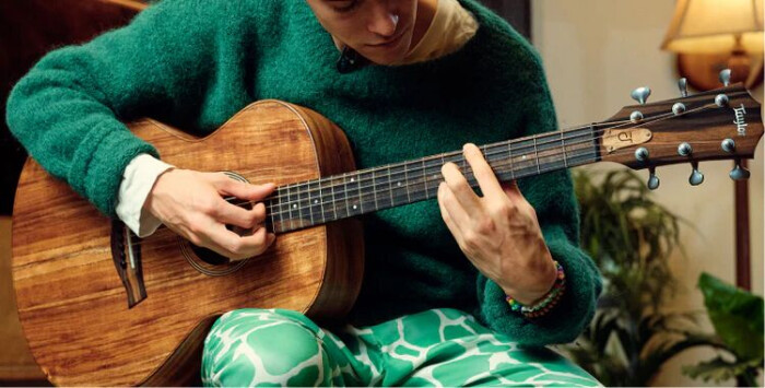 Taylor Jacob Collier Signature Model 6-String : Jacob Collier Signature Model 6-StringLifestyle3 Taylor Jacob Collier Signature Model 6-String : Jacob Collier Signature Model 6-StringLifestyle3