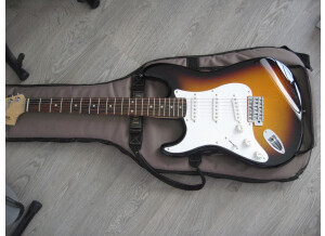 Squier Standard Stratocaster LH - 3-Color Sunburst Rosewood