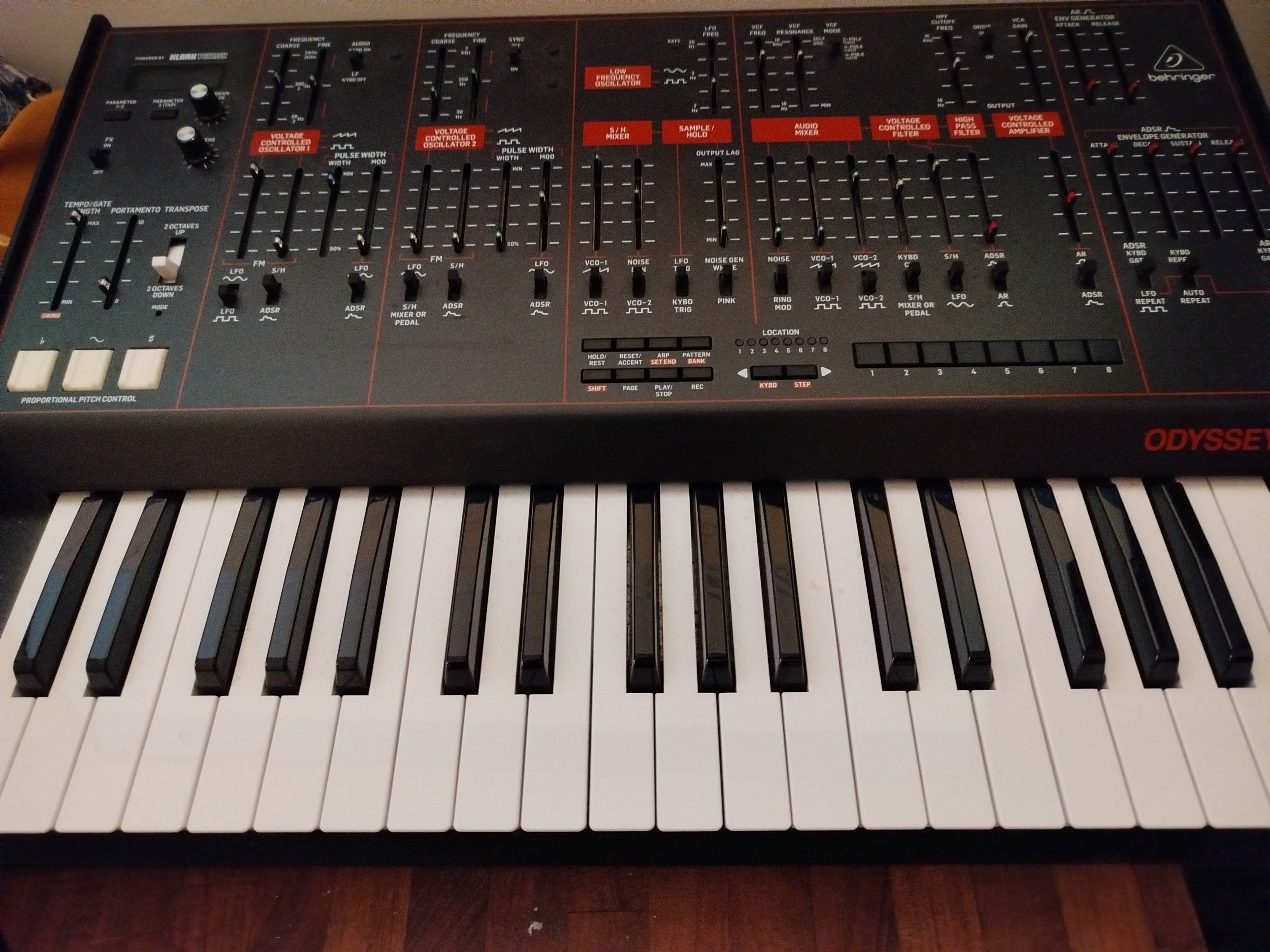 Behringer Odyssey comme neuf.