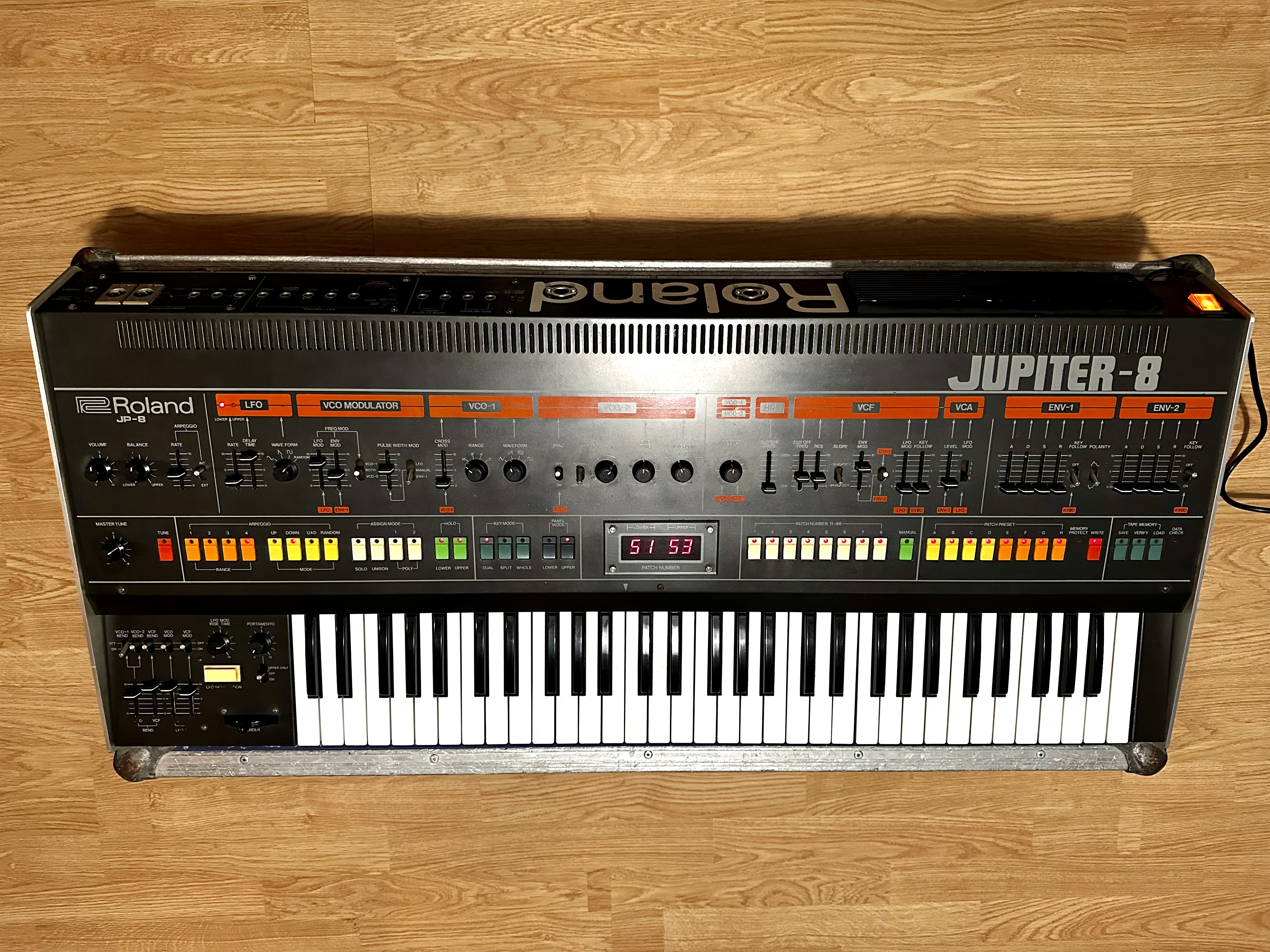 Jupiter 8 / révisé / mint / midi