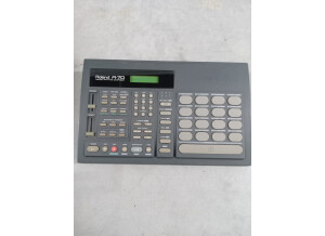 Roland R-70 (94658)