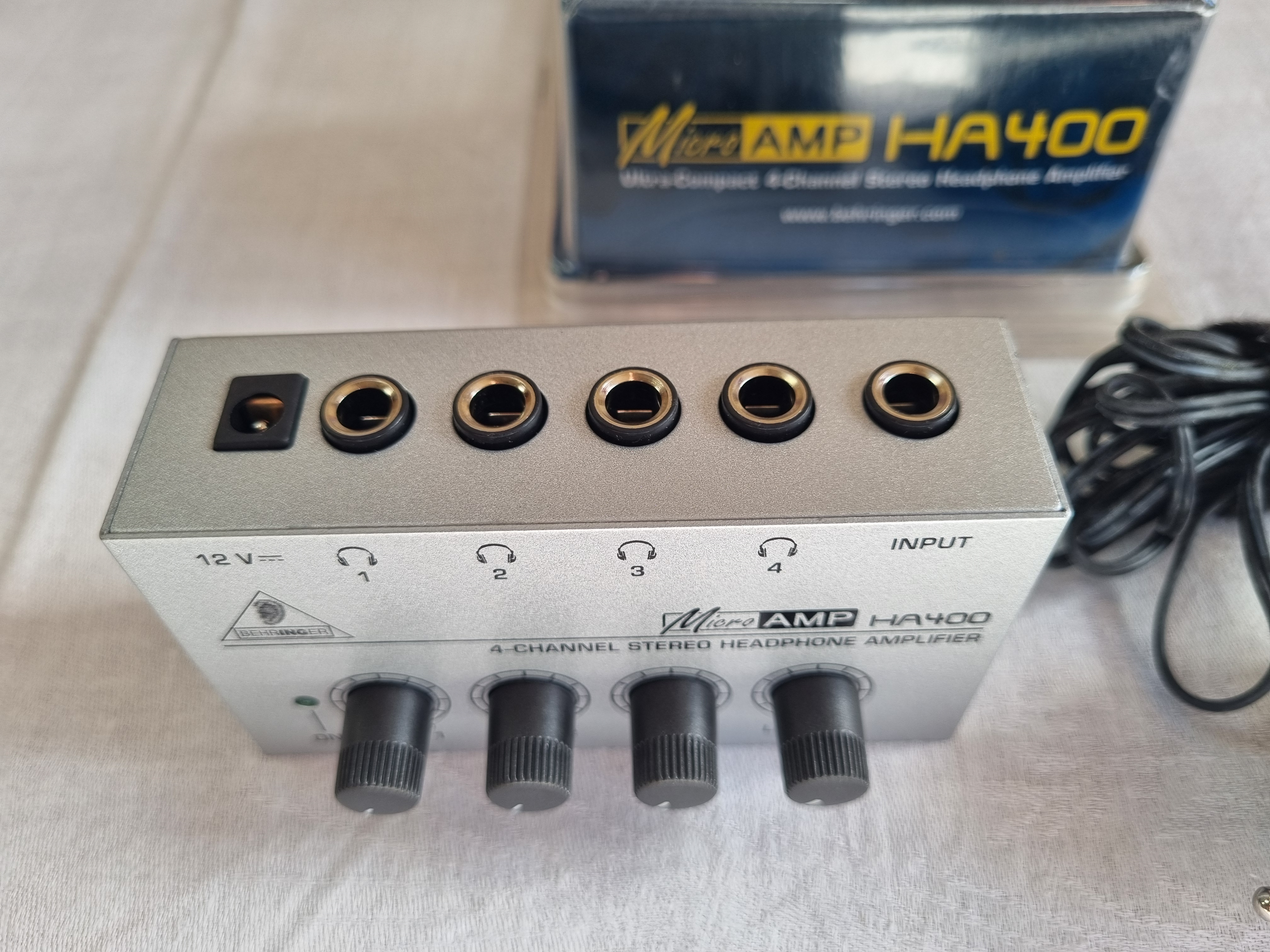 Behringer MICROAMP HA400 (3596)