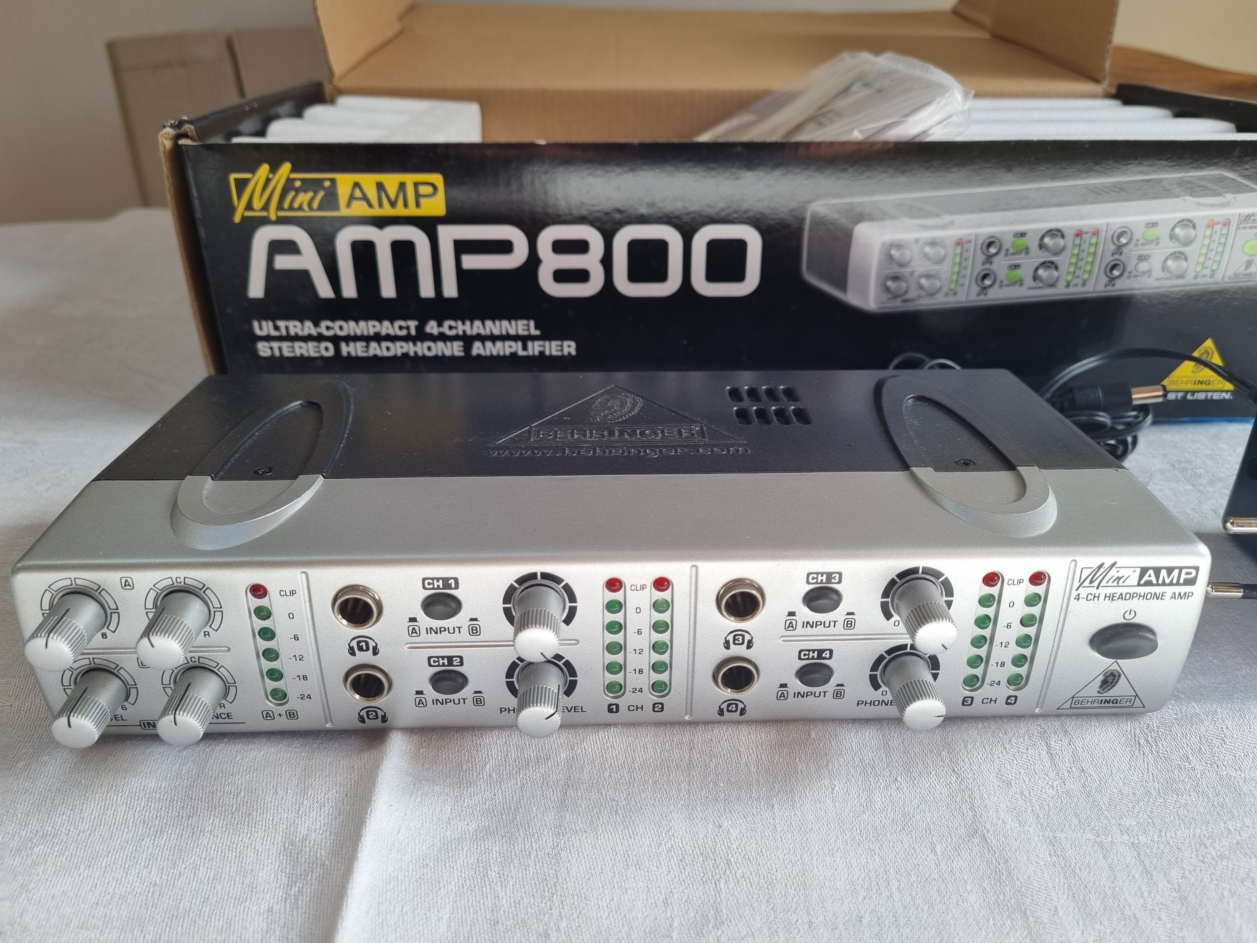Behringer MINIAMP AMP800 (50301)