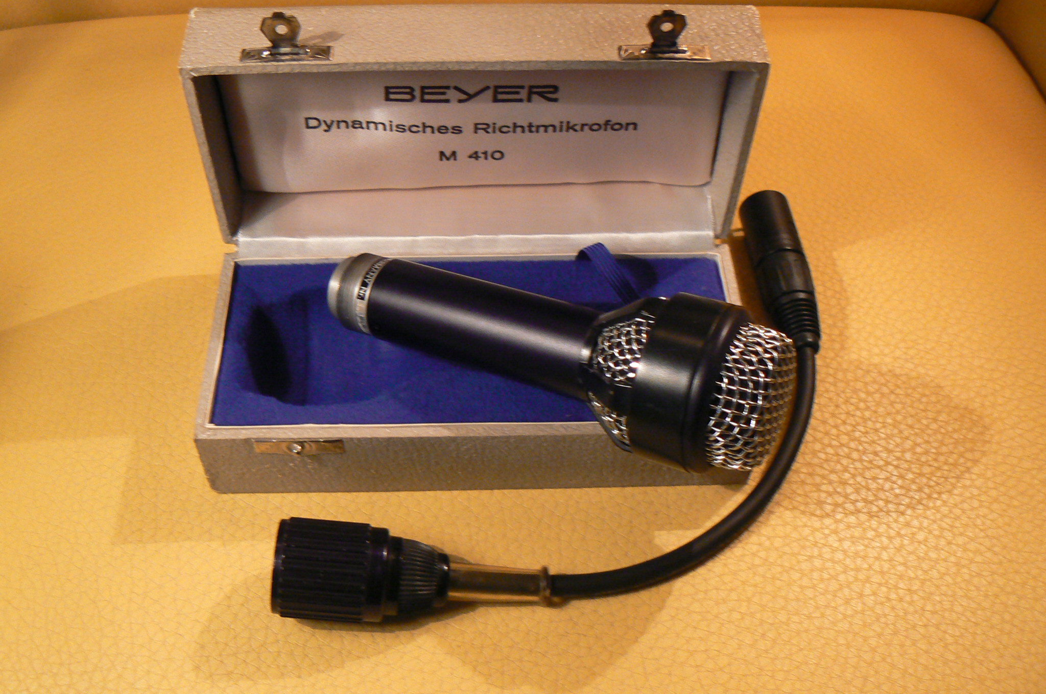 Beyerdynamic M 410 (822)