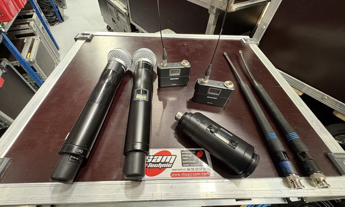 Shure UHF-R Pro – Double récepteur + 3 émetteurs (UR2/SM58 & UR3)