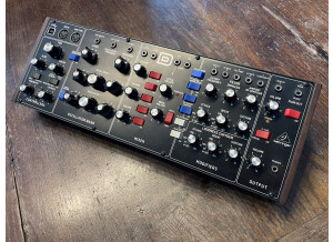 Behringer Model D (35781)