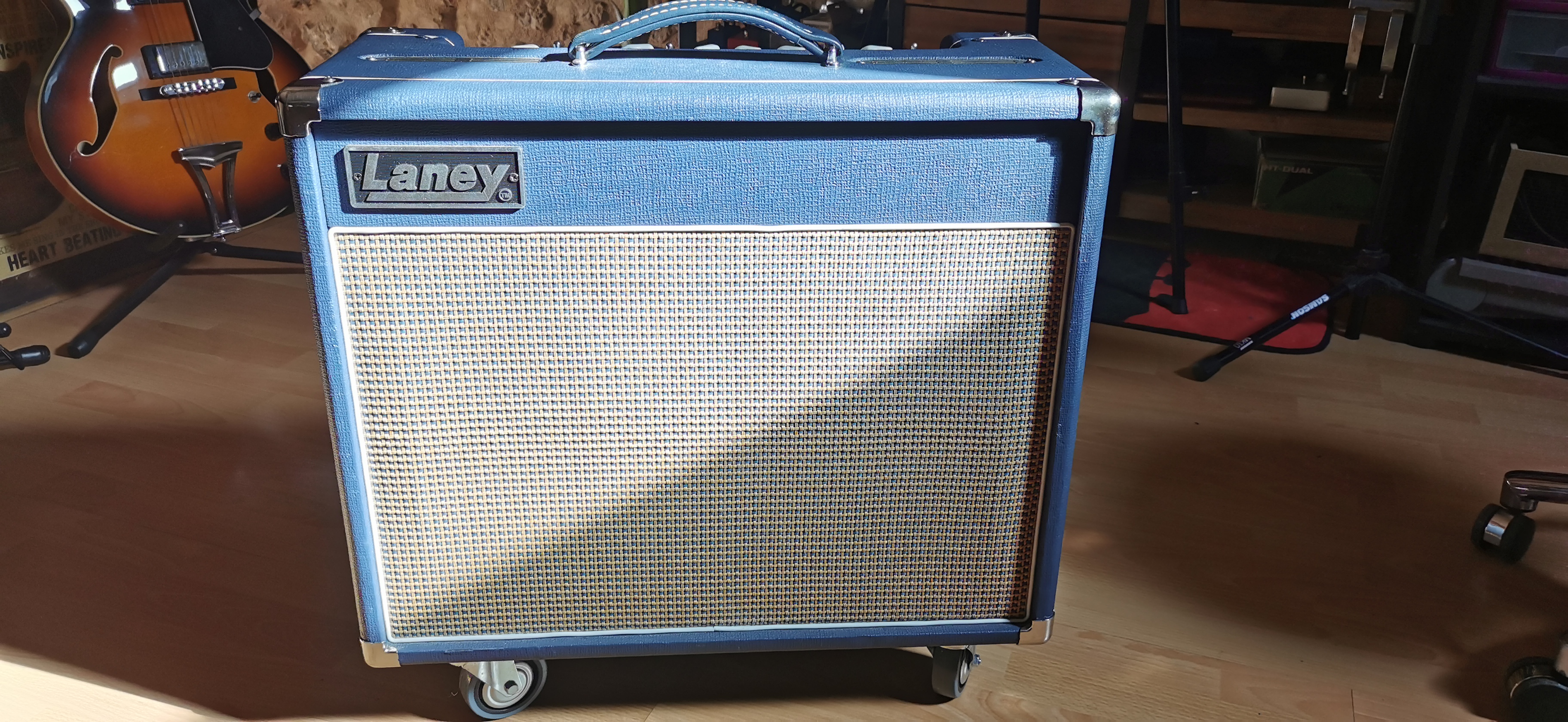 Vends LANEY AMPLI A LAMPES LIONHEART 20W 1X12" L20T112 Combo pour guitare