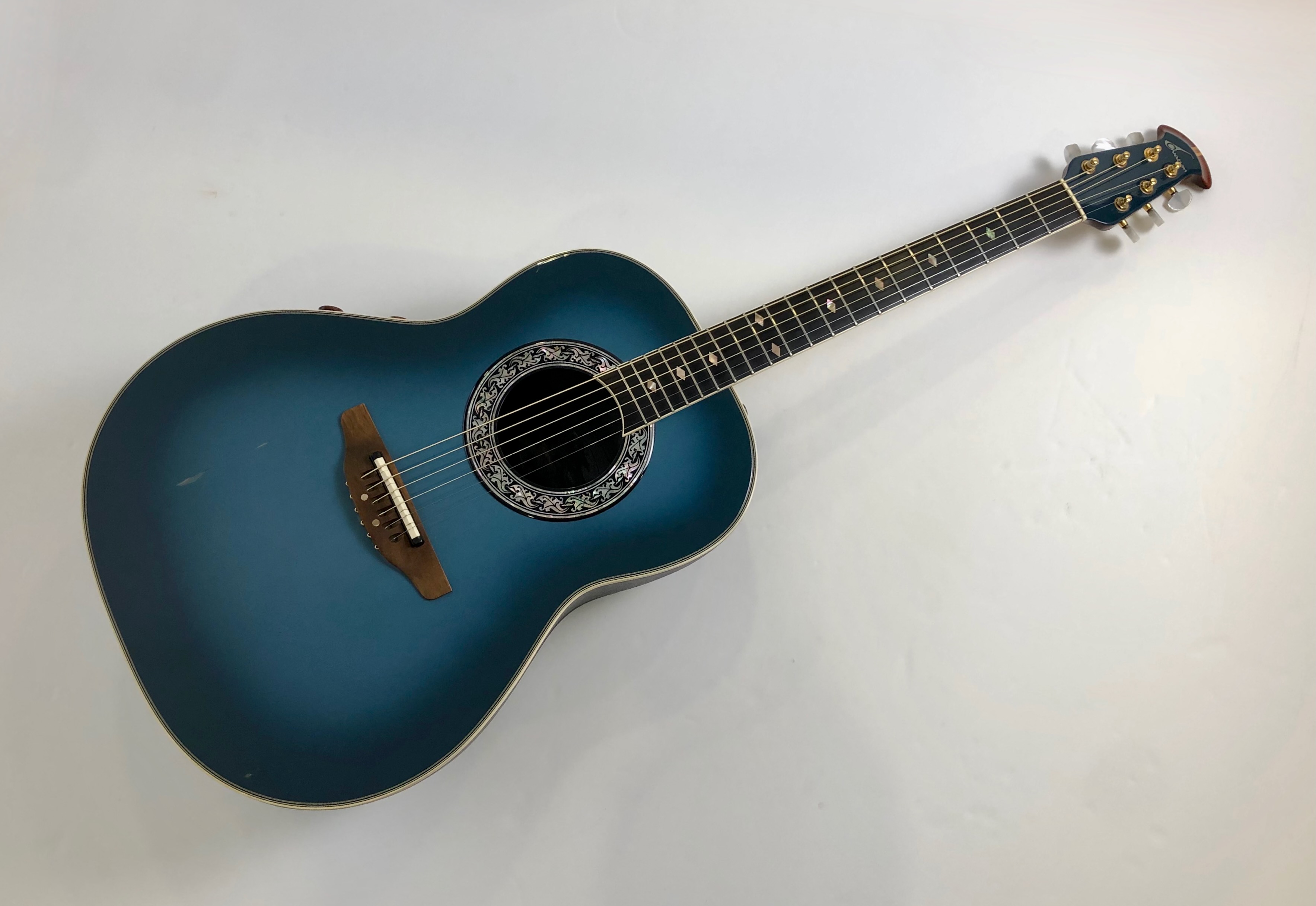 Ovation Collector Series 1982-8 Blue Burst
