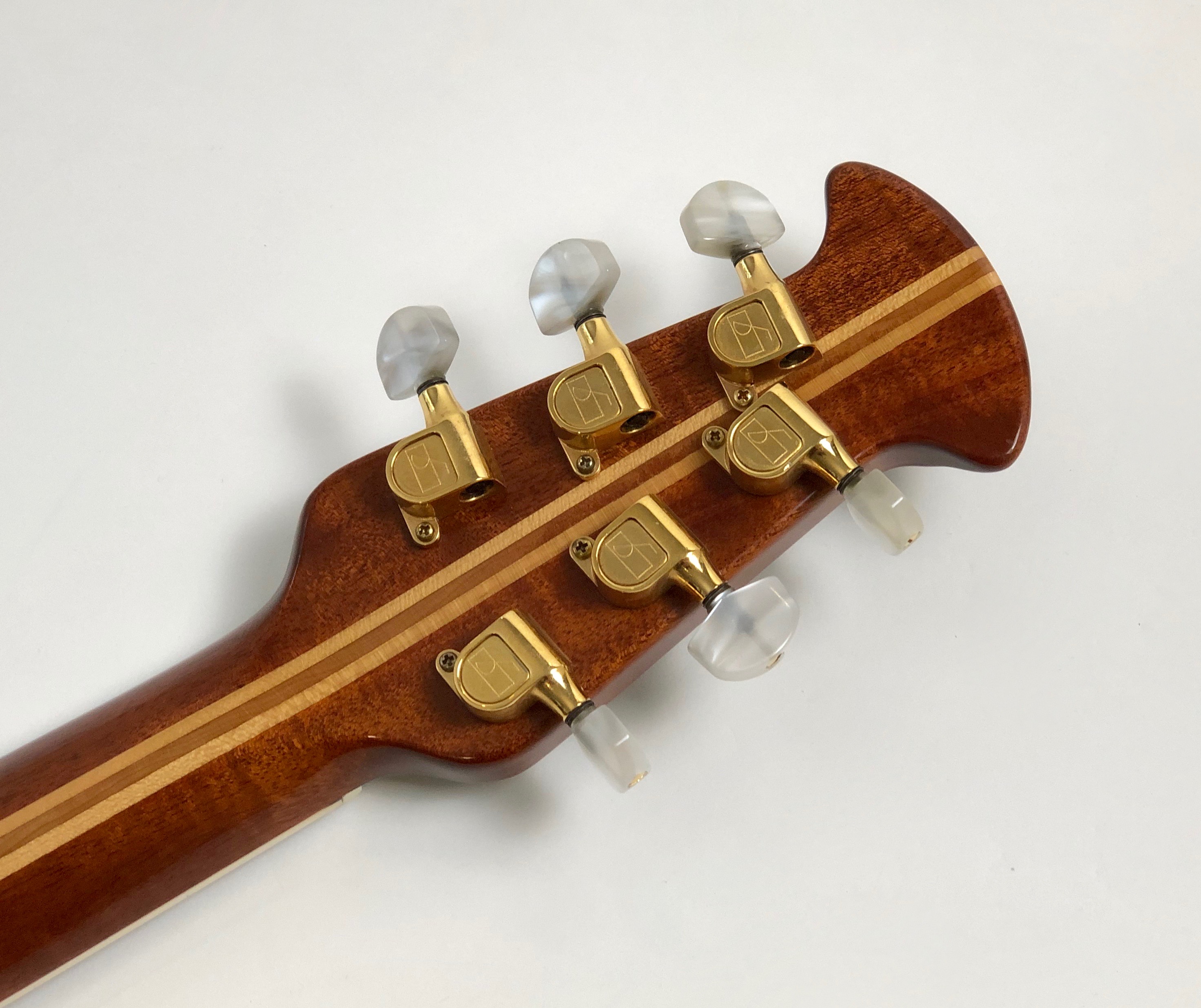 Ovation Collector's Series 1982-8 (8215)