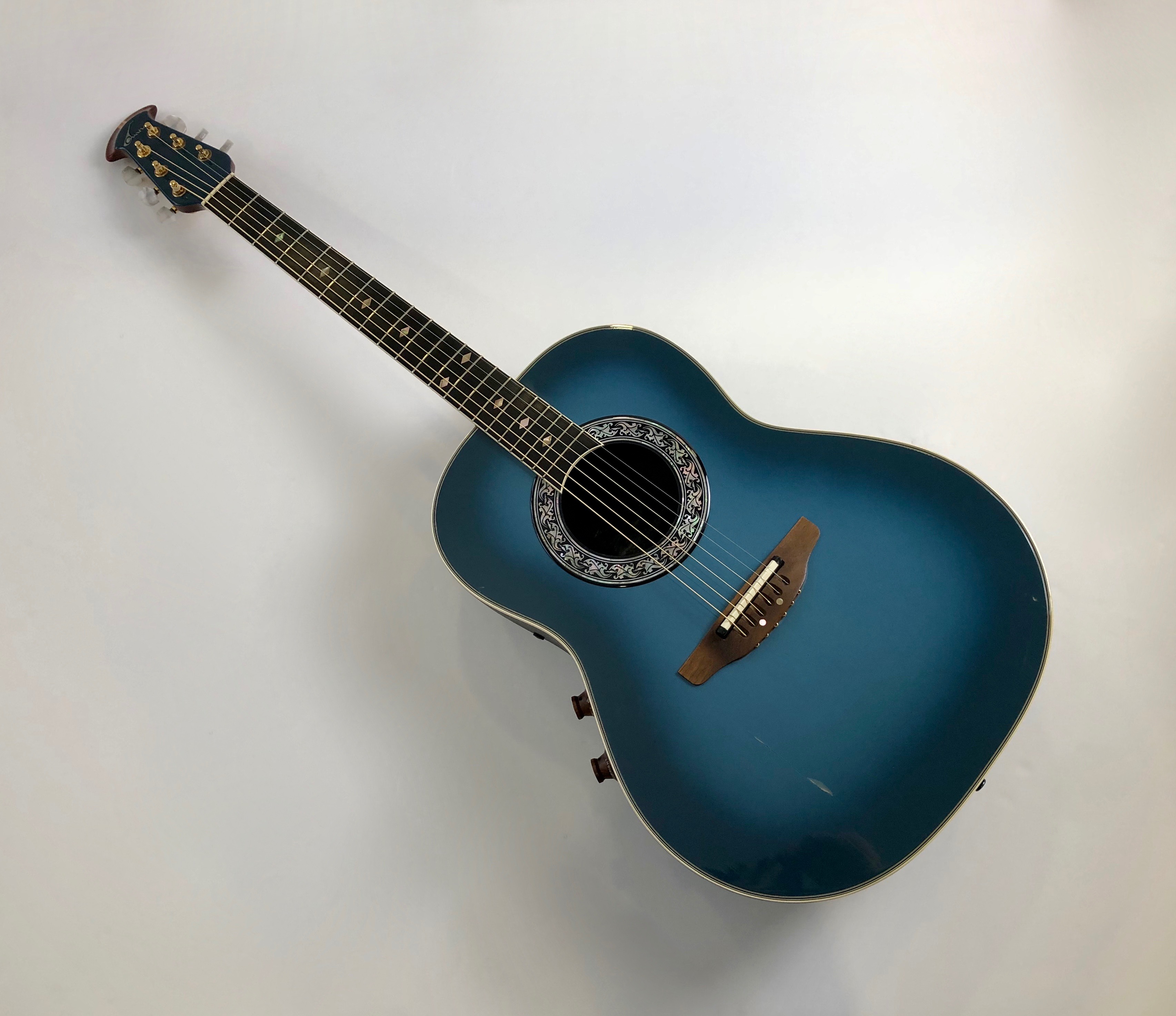 Ovation Collector's Series 1982-8 (5551)
