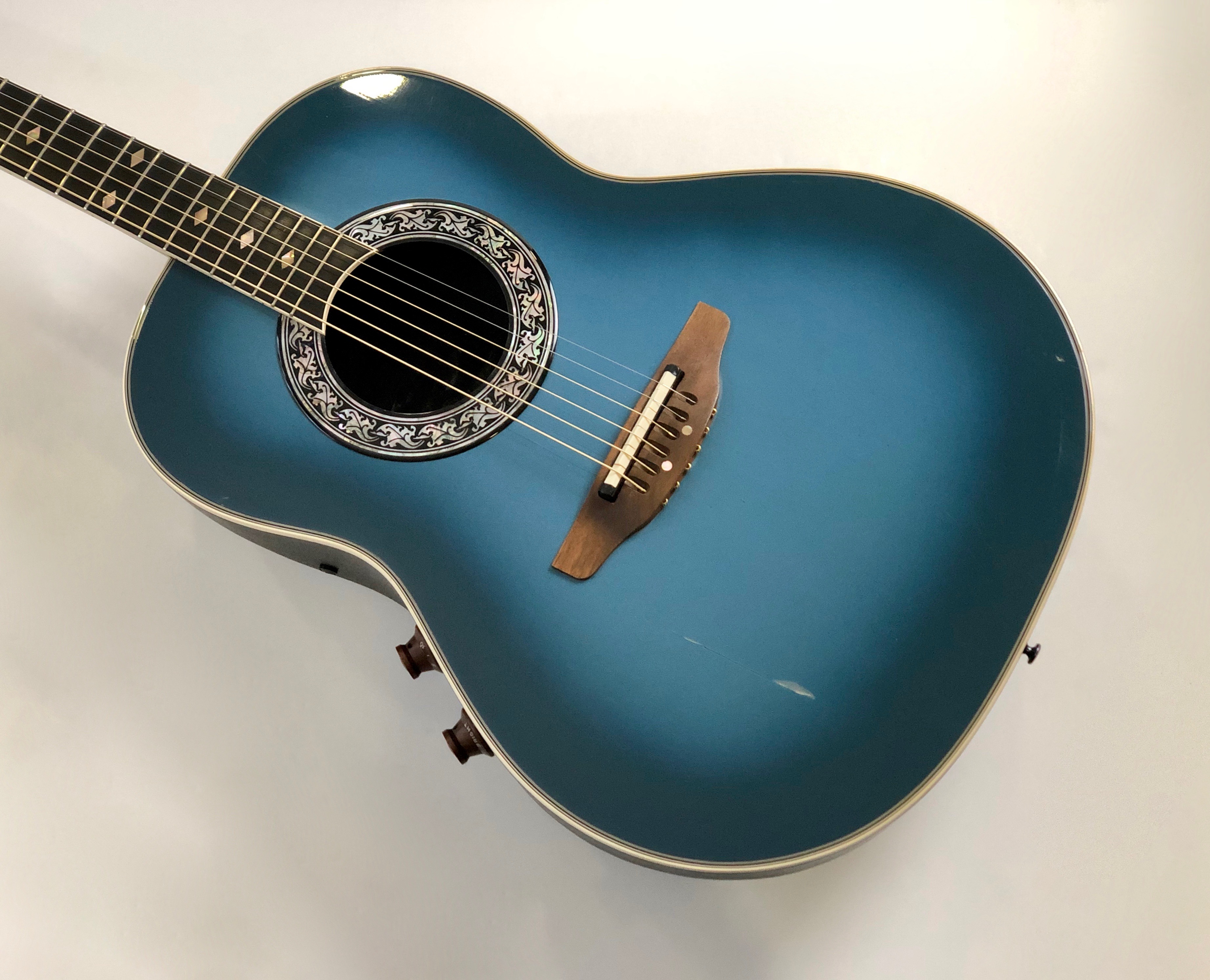 Ovation Collector's Series 1982-8 (7149)