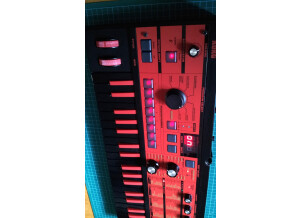 Korg microKORG - Limited Edition Black & Red