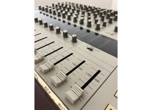 Akai Professional MG1214 (64593)