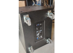 Turbosound iQ18B (77026)