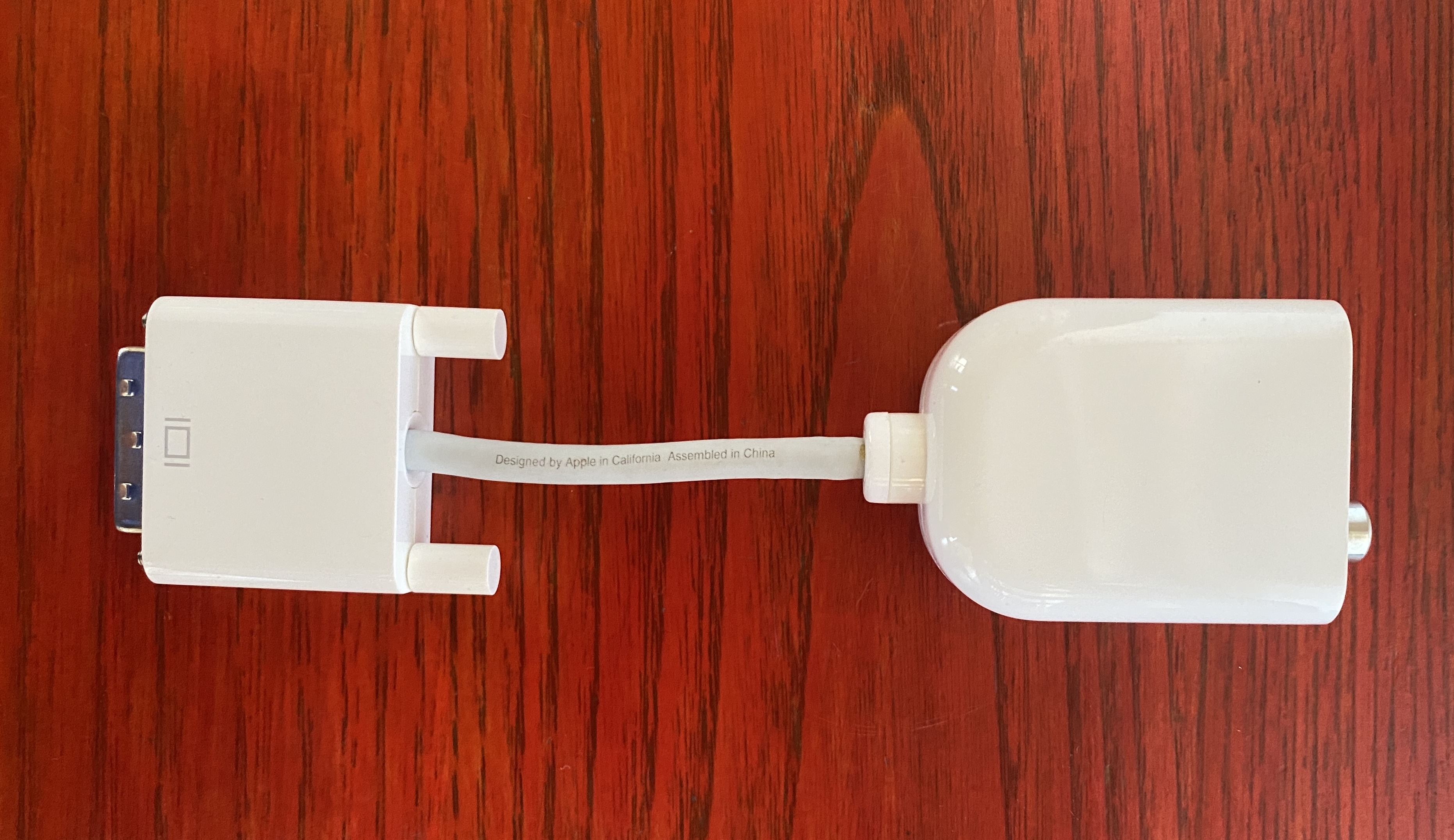 Adaptateur Apple DVI  /  S-video & RCA video