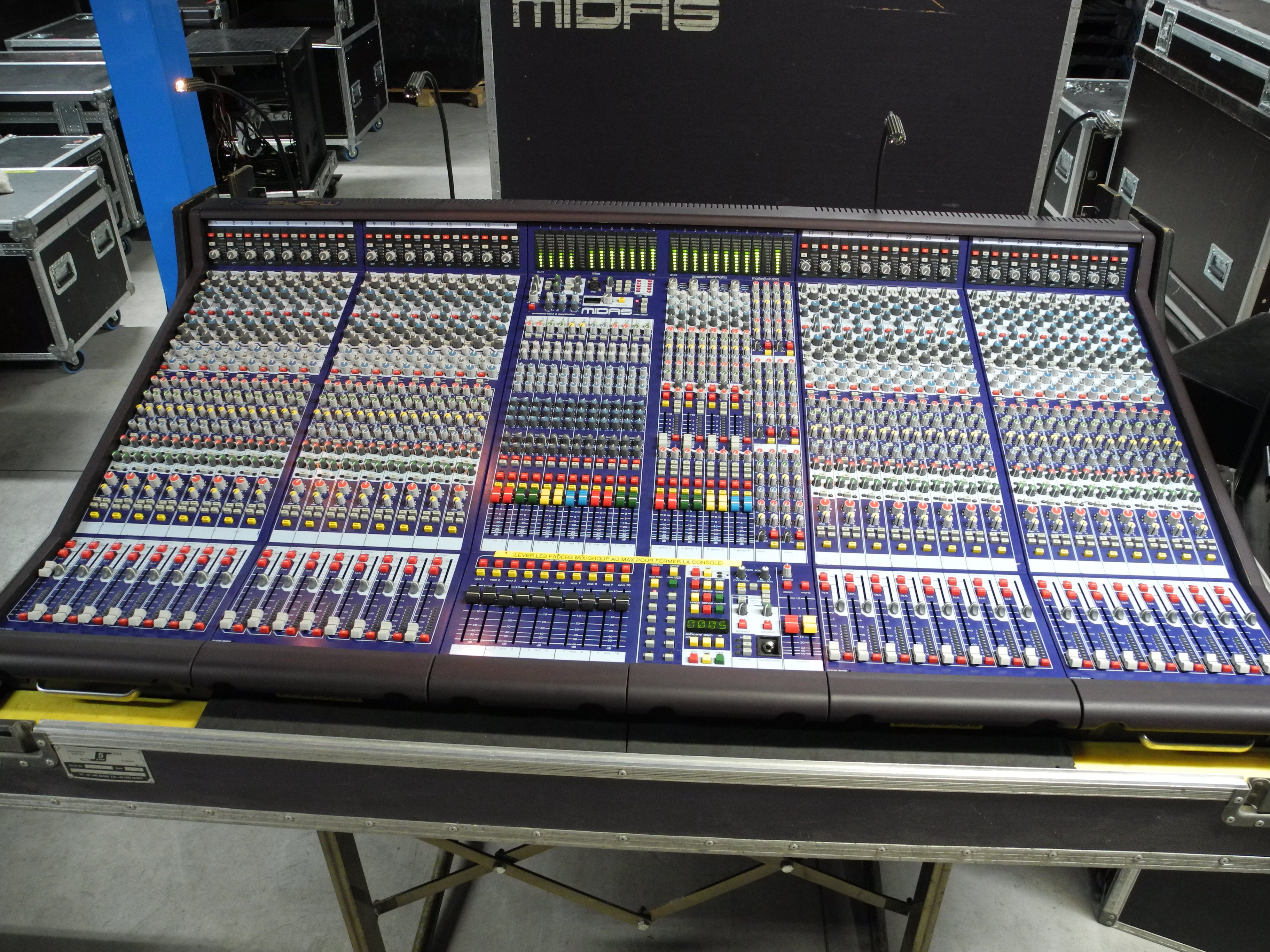 Vends console de mixage analogique MIDAS LEGEND