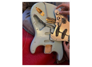 strat plaque pickups datée signée 4